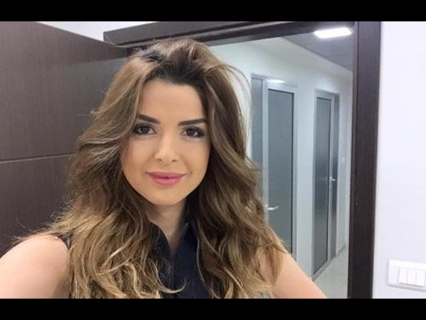 بالفيديو: مذيعة لبنانية تتعرض لموقف حرج على الهواء ... اليكم التفاصيل